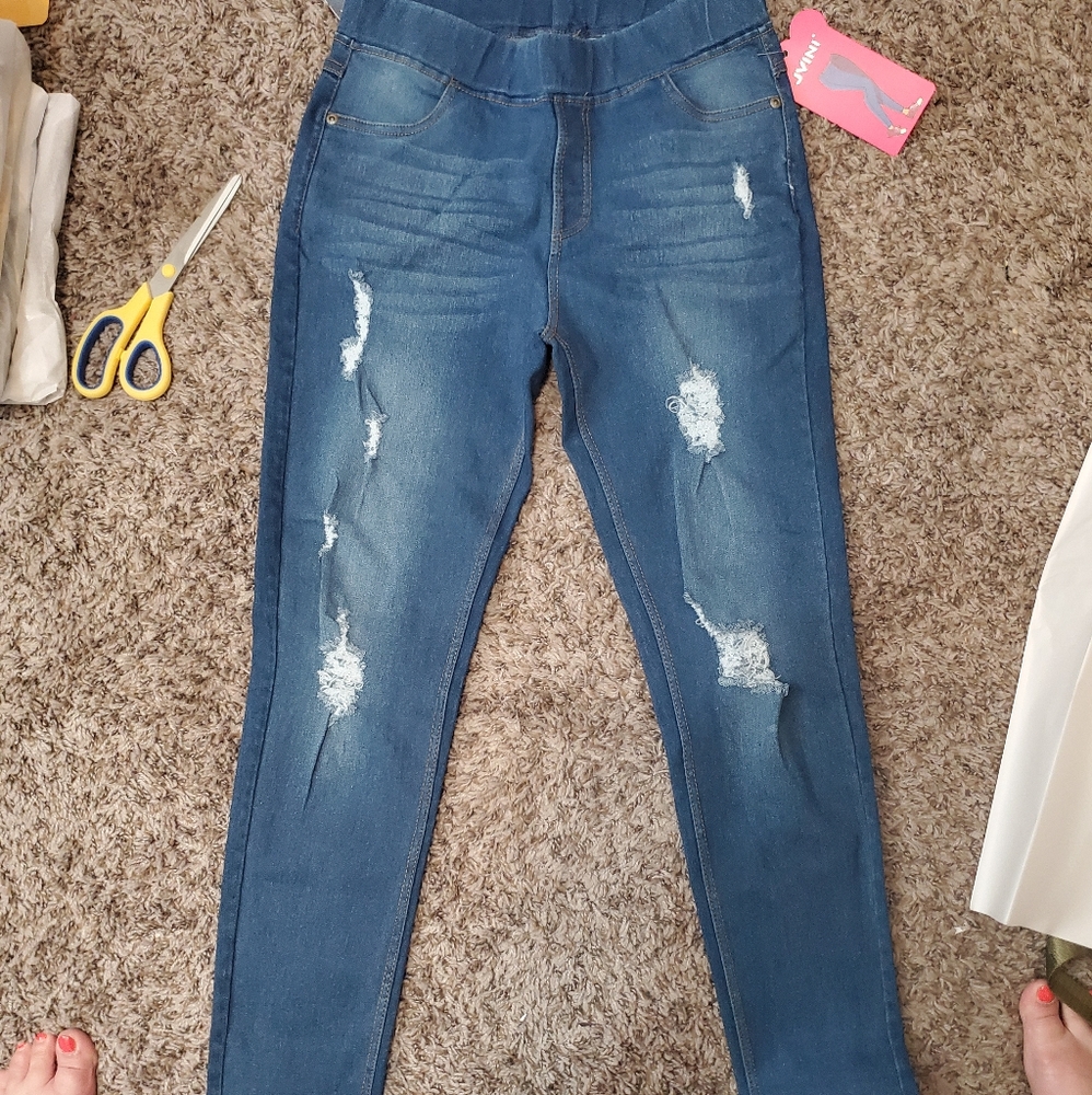 NWT Distressed Jennings in Navy Blue. Size M.